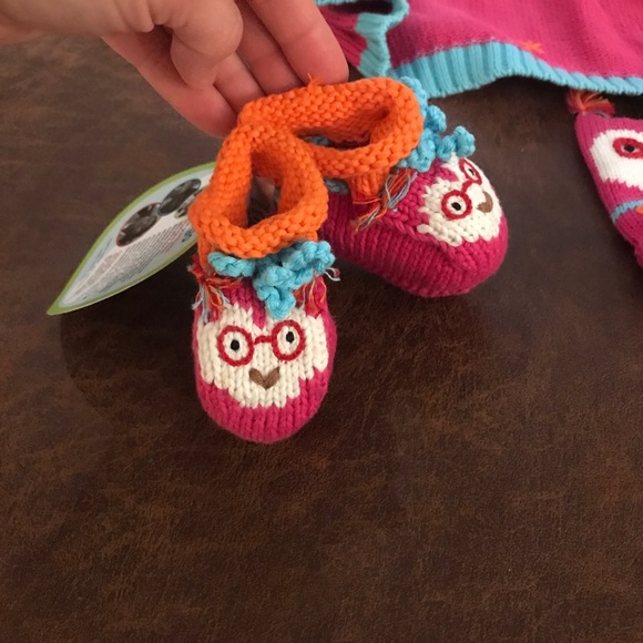 Sweater mittens booties set - Picture 5 of 6